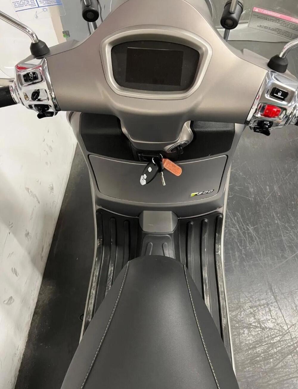 Vespa GTS 300 Super (2023 - 24) (9)