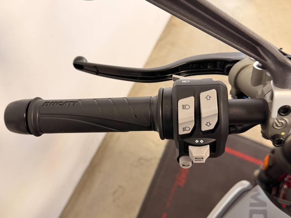 Ducati Monster 937 + (2021 - 25) (14)