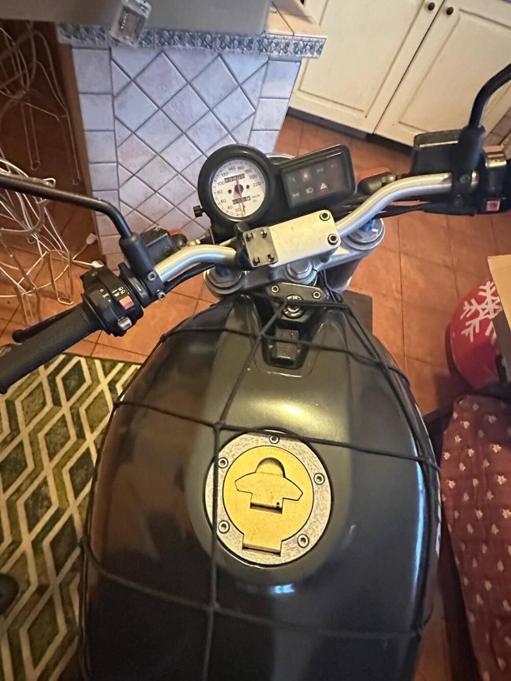 Ducati Monster 750  City Dark (1999 - 02) (2)