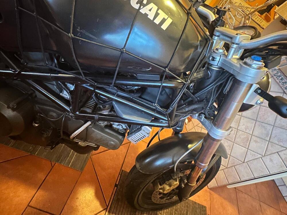 Ducati Monster 750  City Dark (1999 - 02) (5)