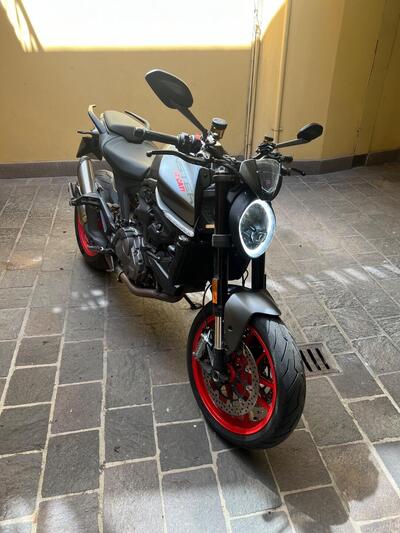 Ducati Monster 937 + (2021 - 25) usata