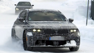 BMW M5 Touring: le foto spia mostrano la super station wagon ibrida ad alte prestazioni