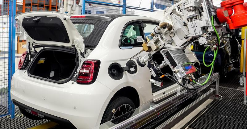 Crisi Stellantis, Urso attacca il Green Deal: &ldquo;Cos&igrave; l&rsquo;auto europea perde miliardi&rdquo;