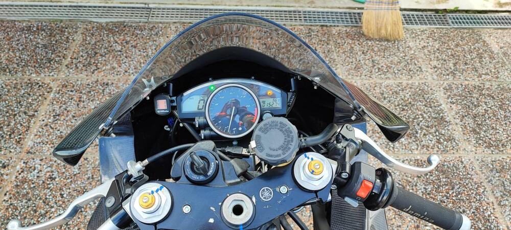 Yamaha YZF R6 (2008 - 09) (4)