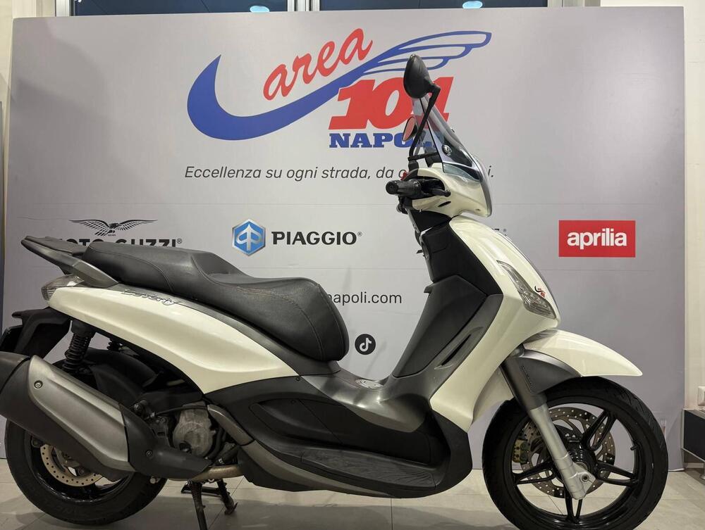 Piaggio Beverly 350 ABS (2016 - 20) (4)