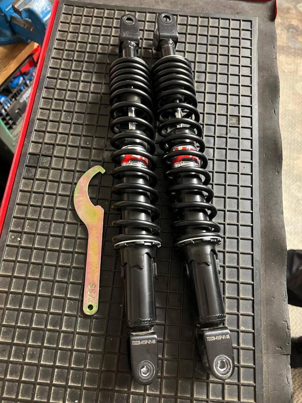 Amortizatori posteriore Yamaha majesty 400 YSS (2)