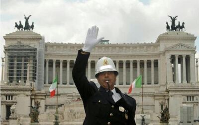 Roma, controlli in strada e sequestri di mezzi illegali