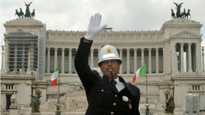 Roma, controlli in strada e sequestri di mezzi illegali