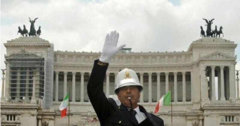 Roma, controlli in strada e sequestri di mezzi illegali