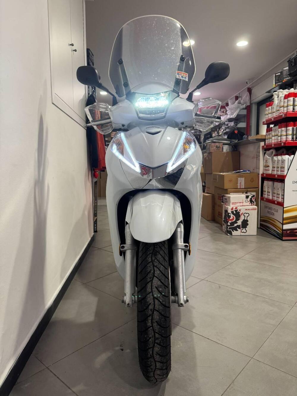 Honda SH 300 i ABS (2016 - 20) (3)