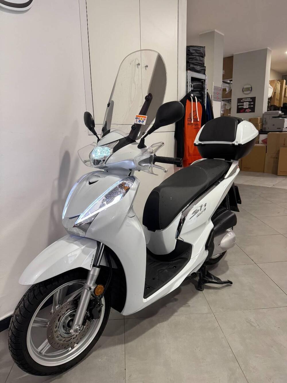 Honda SH 300 i ABS (2016 - 20) (2)