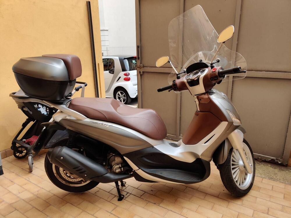 Piaggio Beverly 300 i.e. ABS-ASR (2016 - 20) (3)
