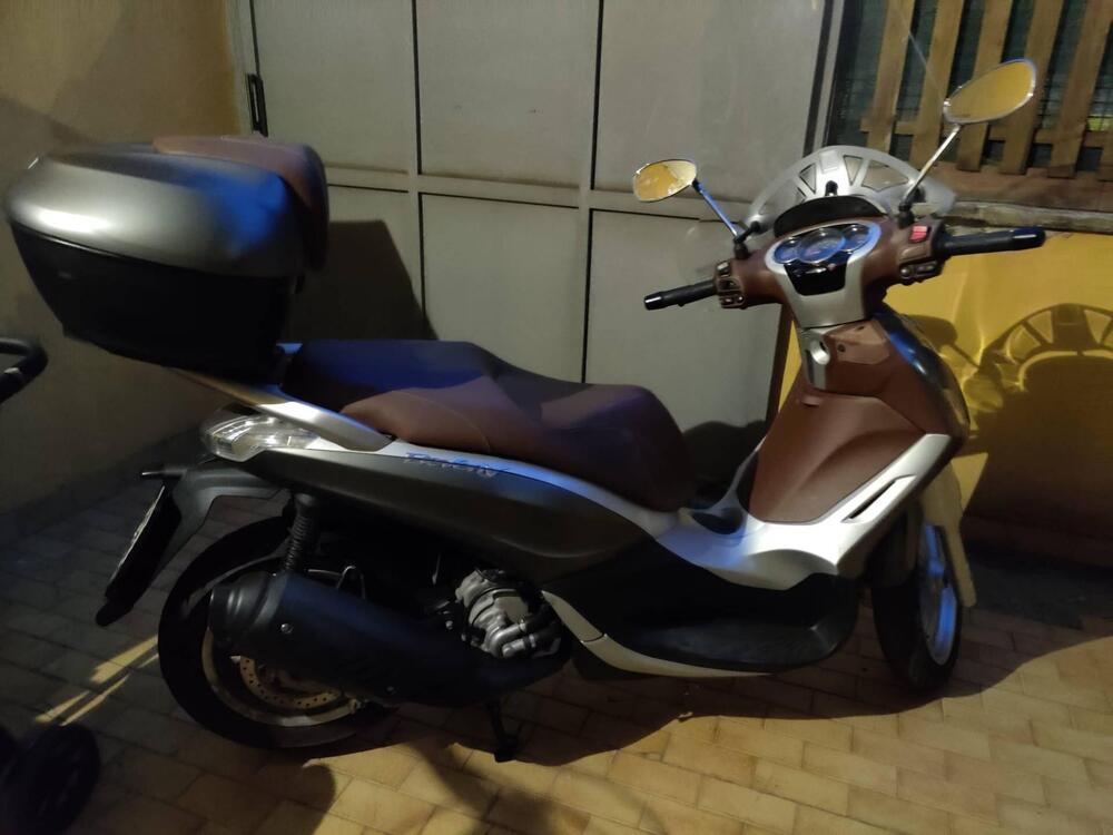 Piaggio Beverly 300 i.e. ABS-ASR (2016 - 20) (5)