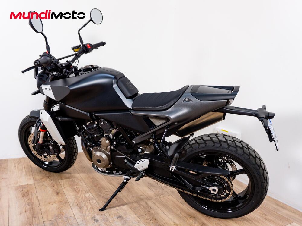 Husqvarna Svartpilen 801 (2024 - 26) (7)