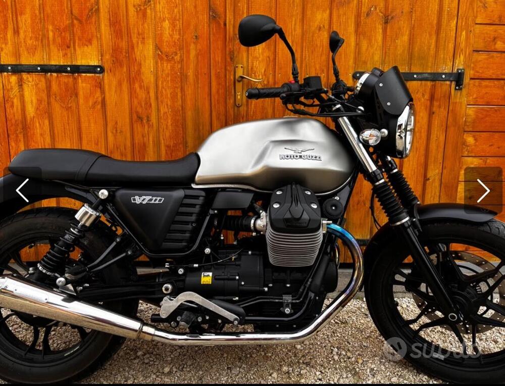 Moto Guzzi V7 II Stone (2015 - 17)