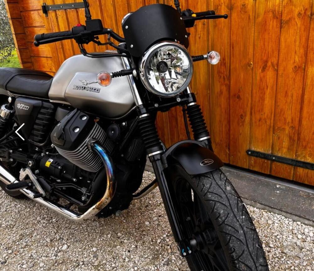 Moto Guzzi V7 II Stone (2015 - 17) (2)