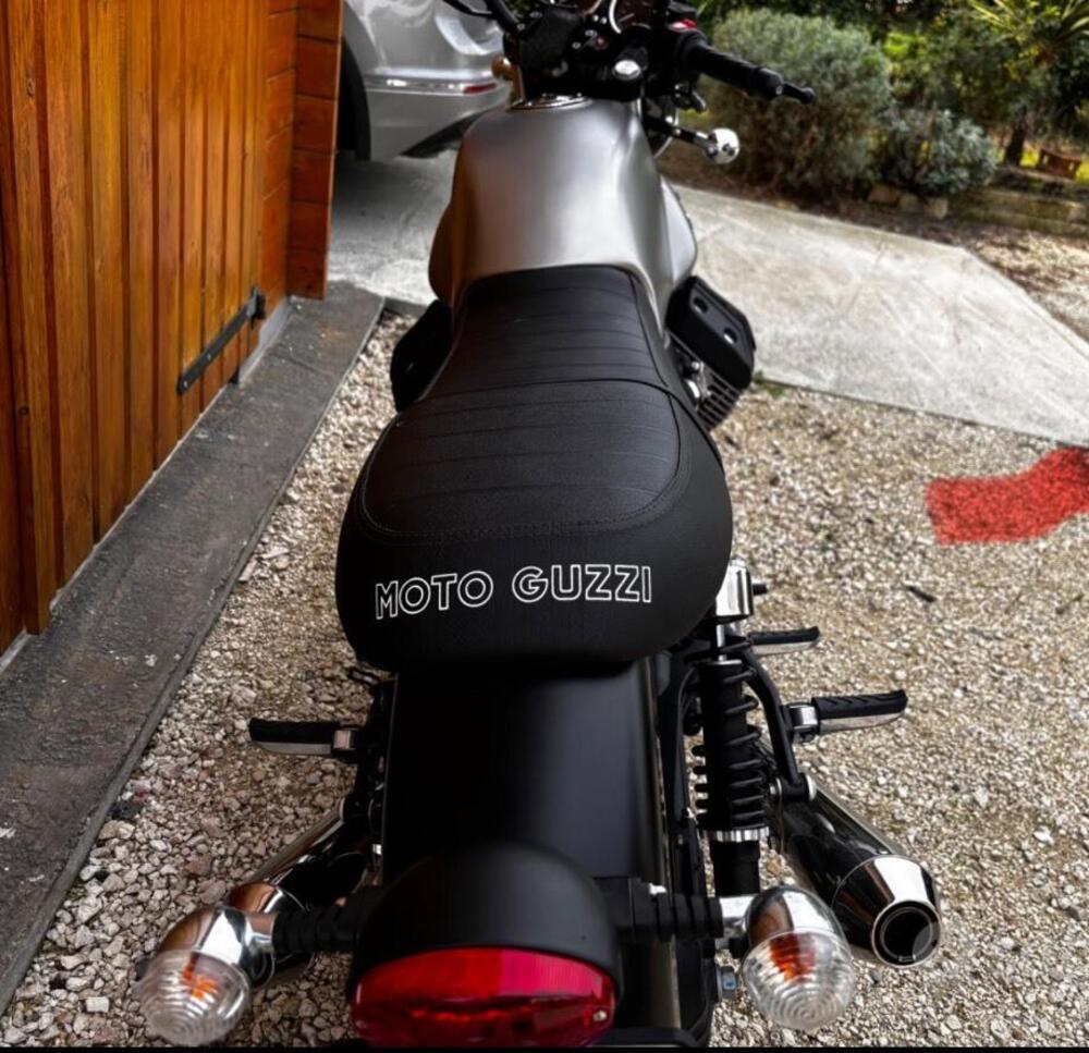Moto Guzzi V7 II Stone (2015 - 17) (3)