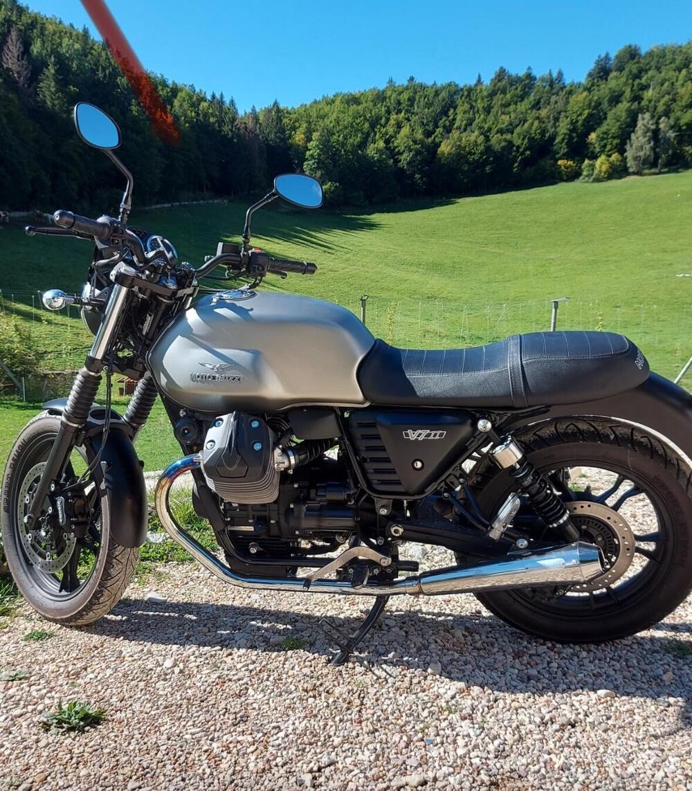 Moto Guzzi V7 II Stone (2015 - 17) (5)