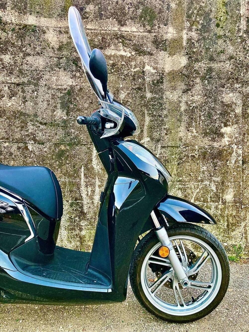 Honda SH 300 i ABS (2016 - 20) (11)