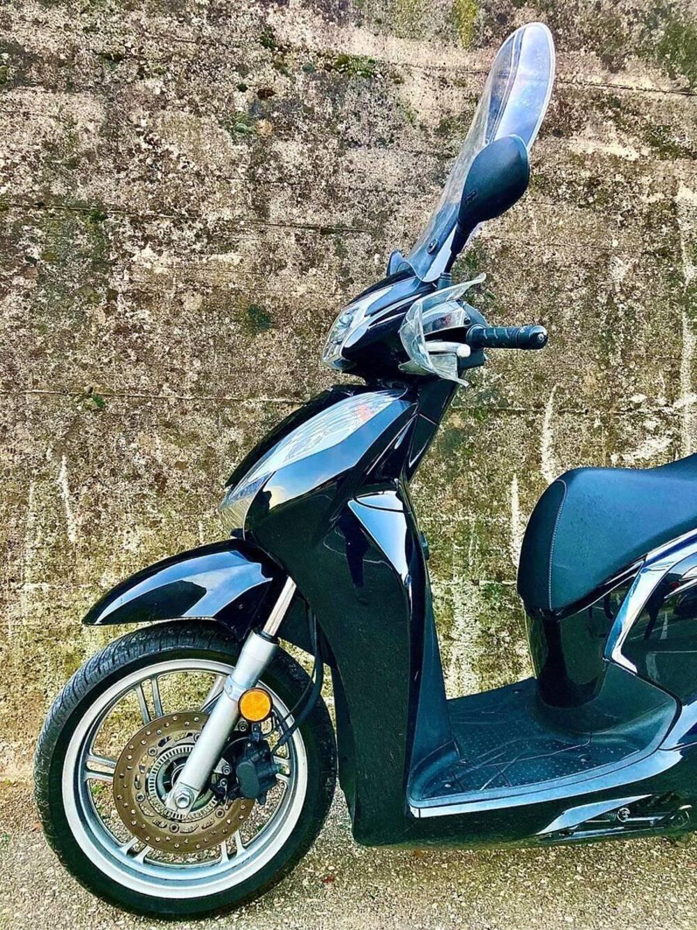 Honda SH 300 i ABS (2016 - 20) (12)