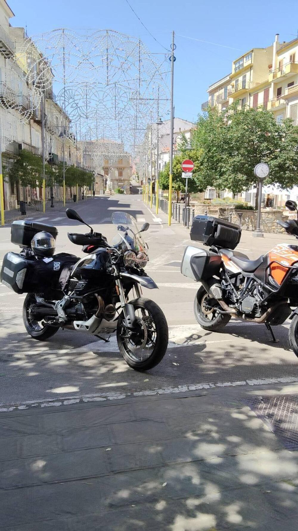 Moto Guzzi V85 TT Guardia d'Onore (2022 - 23)