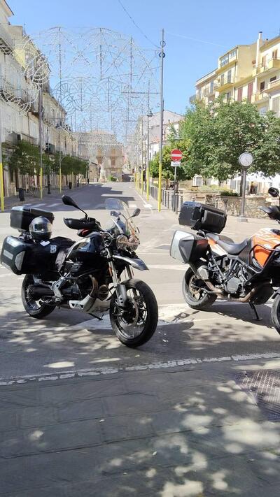 Moto Guzzi V85 TT Guardia d'Onore (2022 - 23) usata