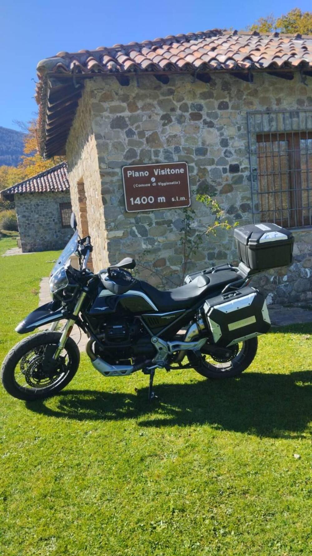 Moto Guzzi V85 TT Guardia d'Onore (2022 - 23) (3)