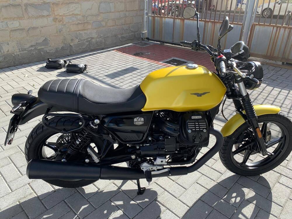 Moto Guzzi V7 Stone (2021 - 24)