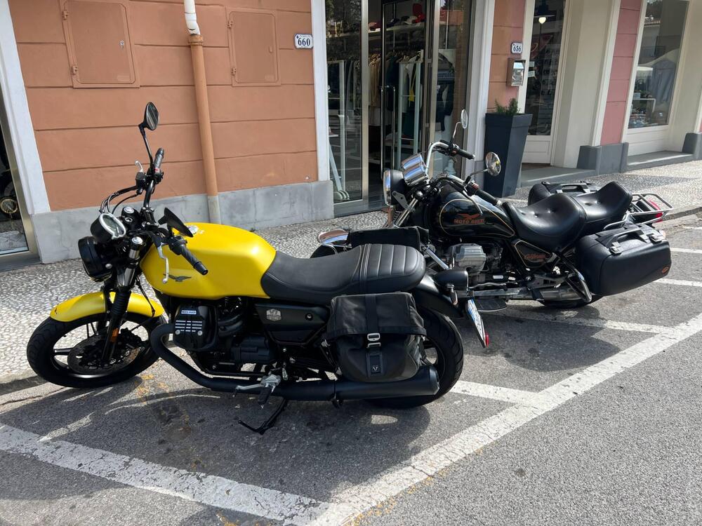 Moto Guzzi V7 Stone (2021 - 24) (2)