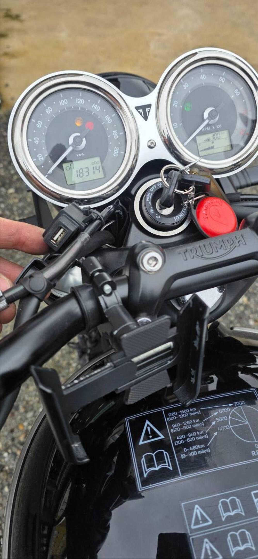 Triumph Bonneville T100 (2017 - 20) (5)