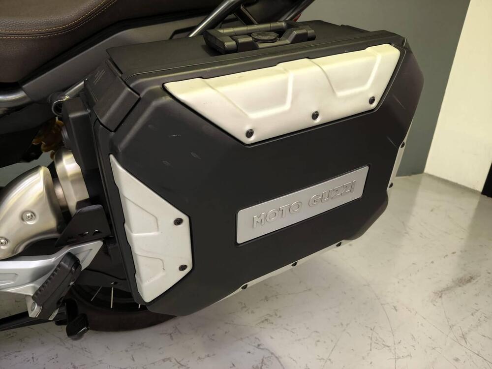 Moto Guzzi V85 TT Centenario (2021 - 22) (13)