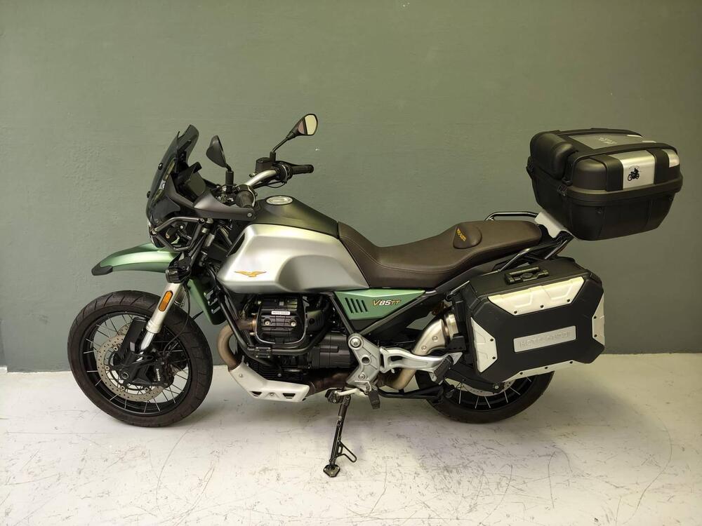 Moto Guzzi V85 TT Centenario (2021 - 22) (2)