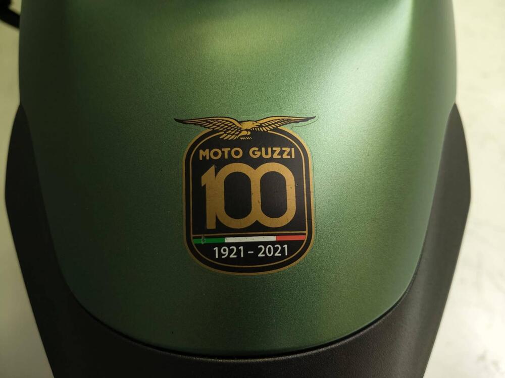 Moto Guzzi V85 TT Centenario (2021 - 22) (10)