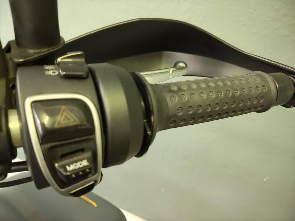 Moto Guzzi V85 TT Centenario (2021 - 22) (15)