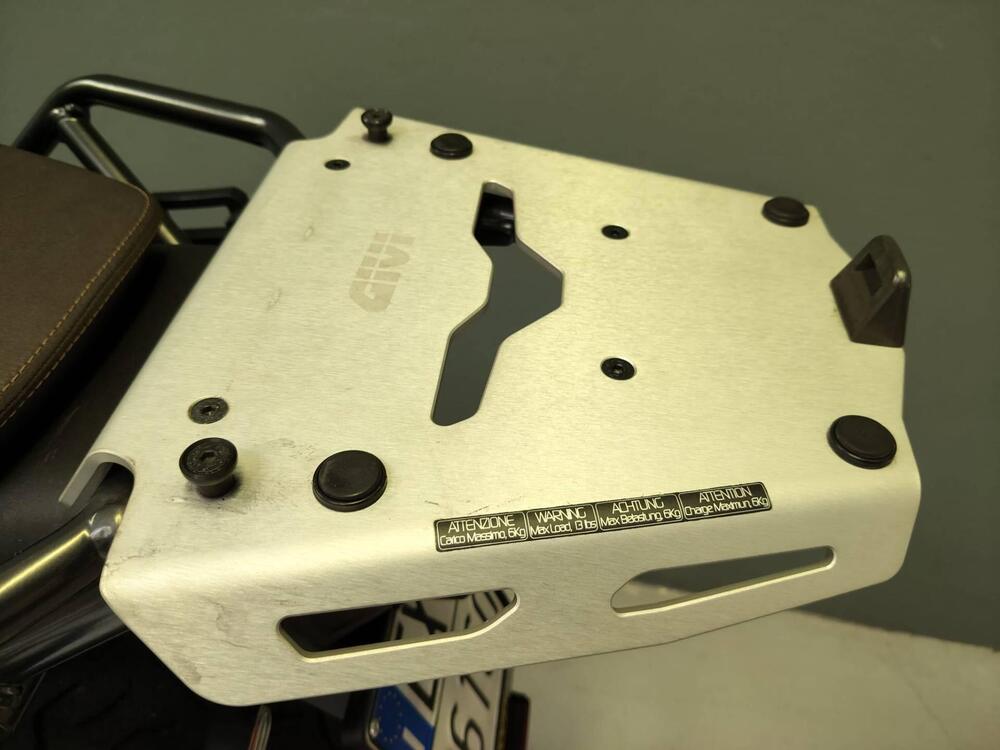 Moto Guzzi V85 TT Centenario (2021 - 22) (18)