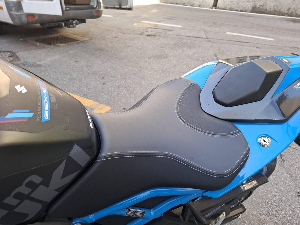 Suzuki GSX-8S Team Suzuki Edition (2024) (4)