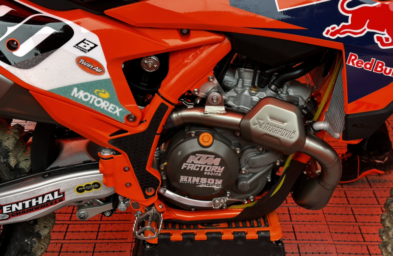 Alcune saldature nella zona del mono ci avevano insospettito e da l&igrave; sono partite le nostre "domande scomode"