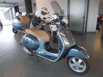 Vespa GTS 300 (2017 - 18) usata