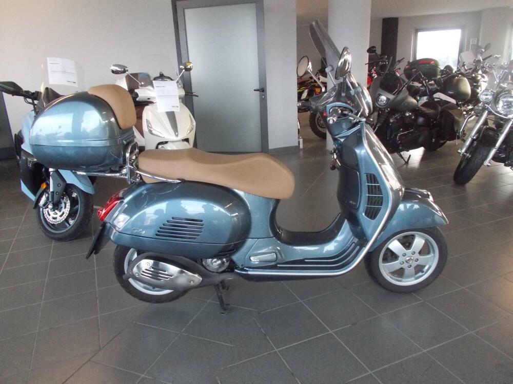 Vespa GTS 300 (2017 - 18) (2)