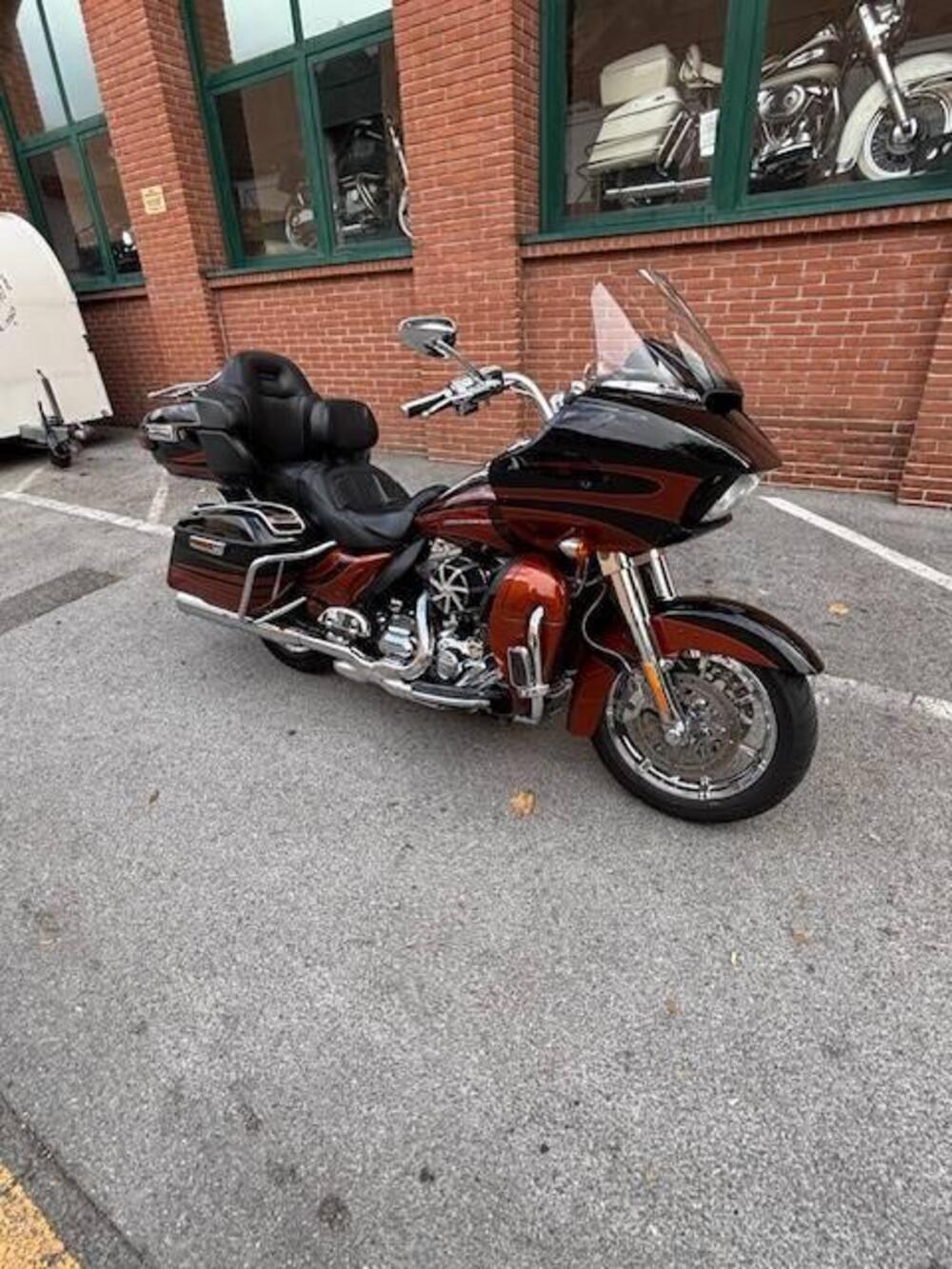 Harley-Davidson 1800 Road Glide Ultra (2014 - 16) - FLTRUSE (7)