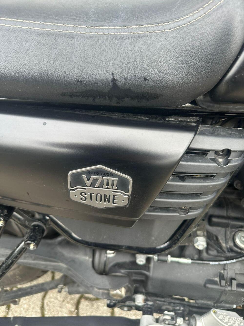 Moto Guzzi V7 III Stone (2017 - 20) (4)