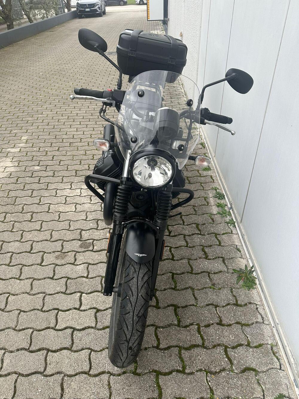 Moto Guzzi V7 III Stone (2017 - 20) (2)