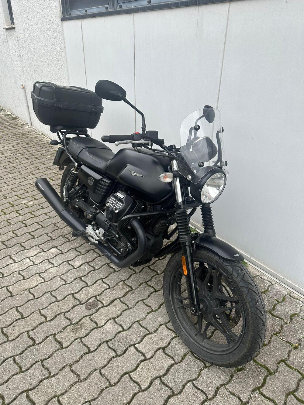 Moto Guzzi V7 III Stone (2017 - 20) (8)