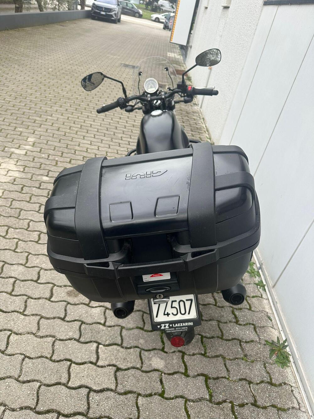 Moto Guzzi V7 III Stone (2017 - 20) (11)