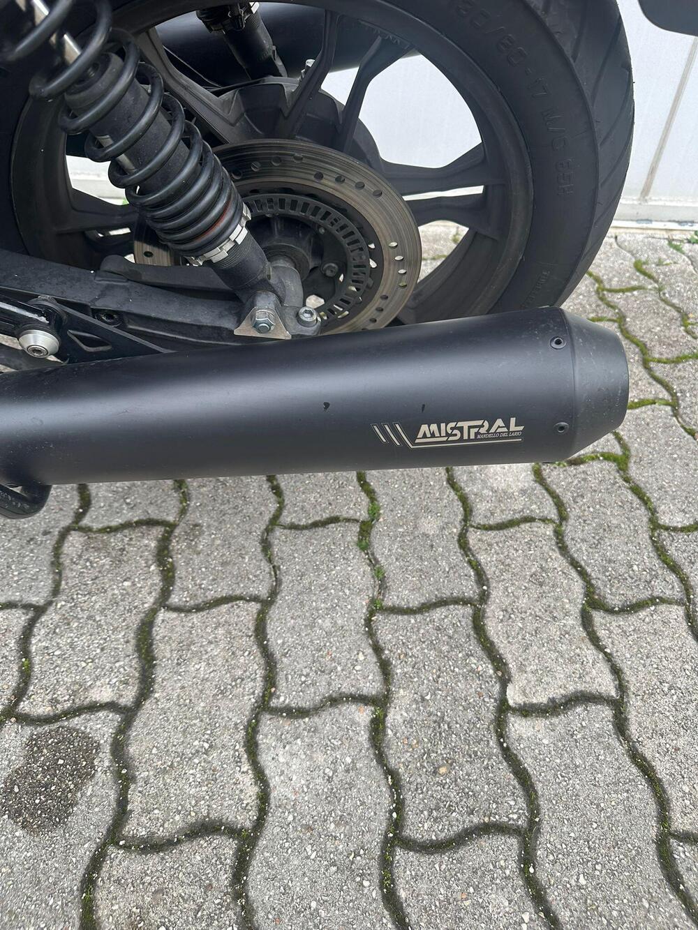 Moto Guzzi V7 III Stone (2017 - 20) (12)