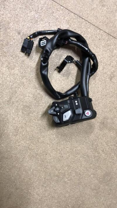 PULSANTIORA DESTRA PER HONDA CBR 1000 RR-R CODICE