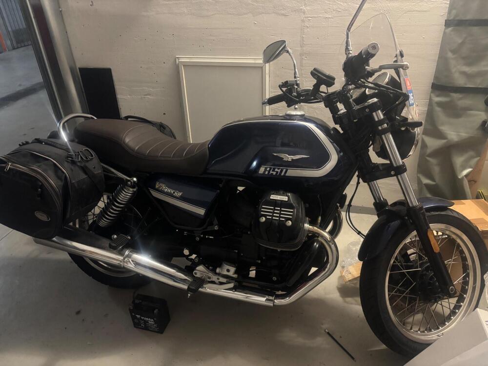 Moto Guzzi V7 Special (2021 - 24)