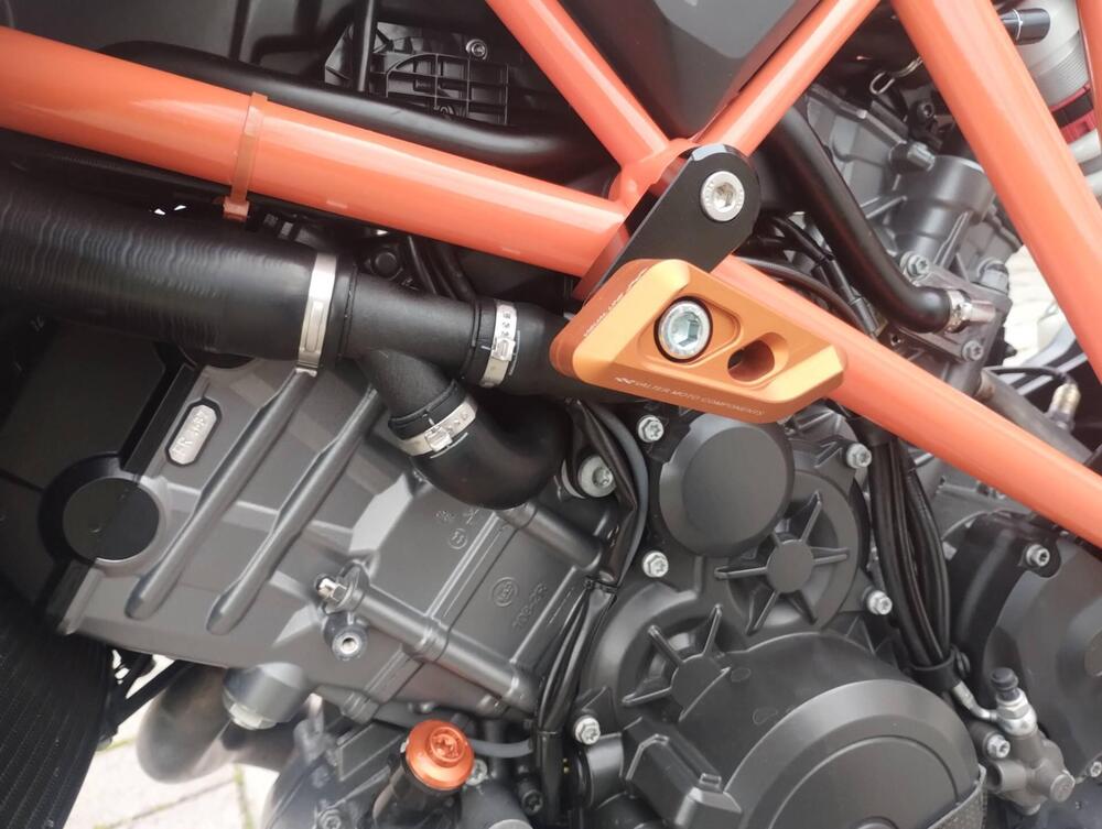 KTM 1290 Super Duke R SE ABS (2016) (3)