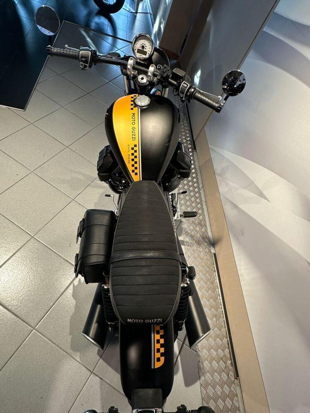 Moto Guzzi V9 Bobber (2016 - 18) (5)