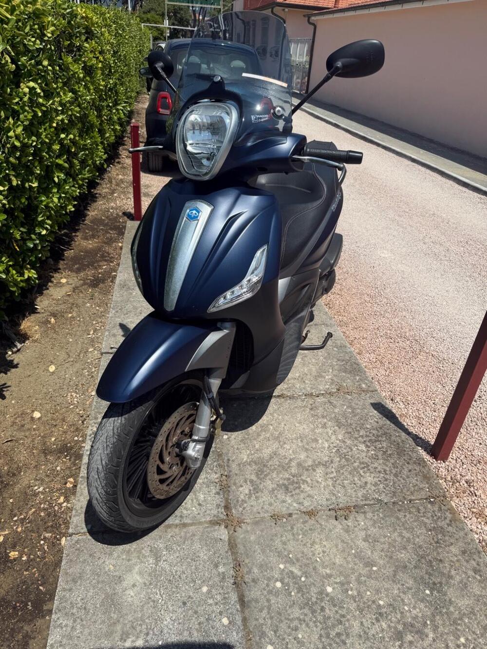 Piaggio Beverly 300 i.e. ABS-ASR (2016 - 20) (2)